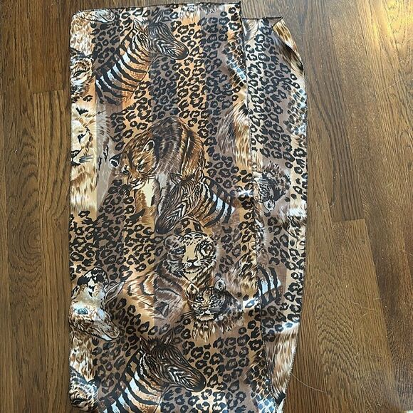 Animal Print Slick Shiny Polyester Long Scarf with Zebras, Giraffes & Big Cats - Picture 5 of 5